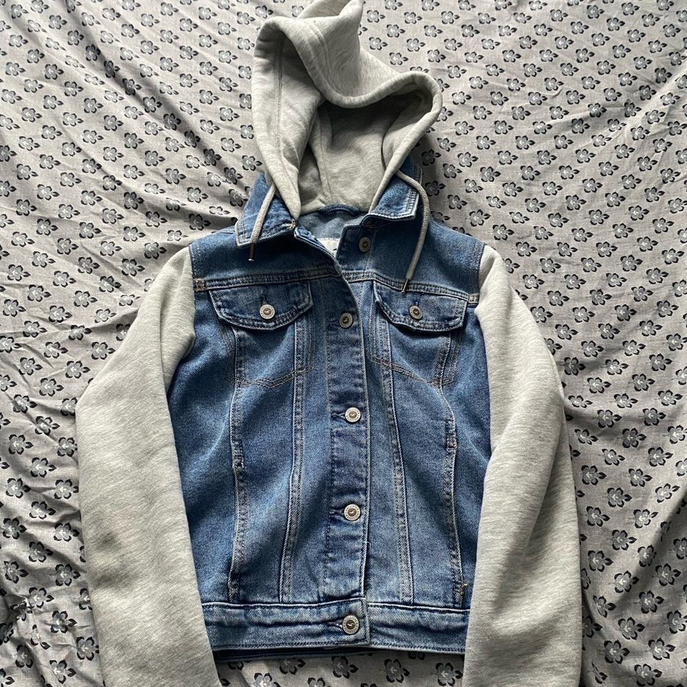 Adorable Hollister JeanJacket/Sweatshirt XS